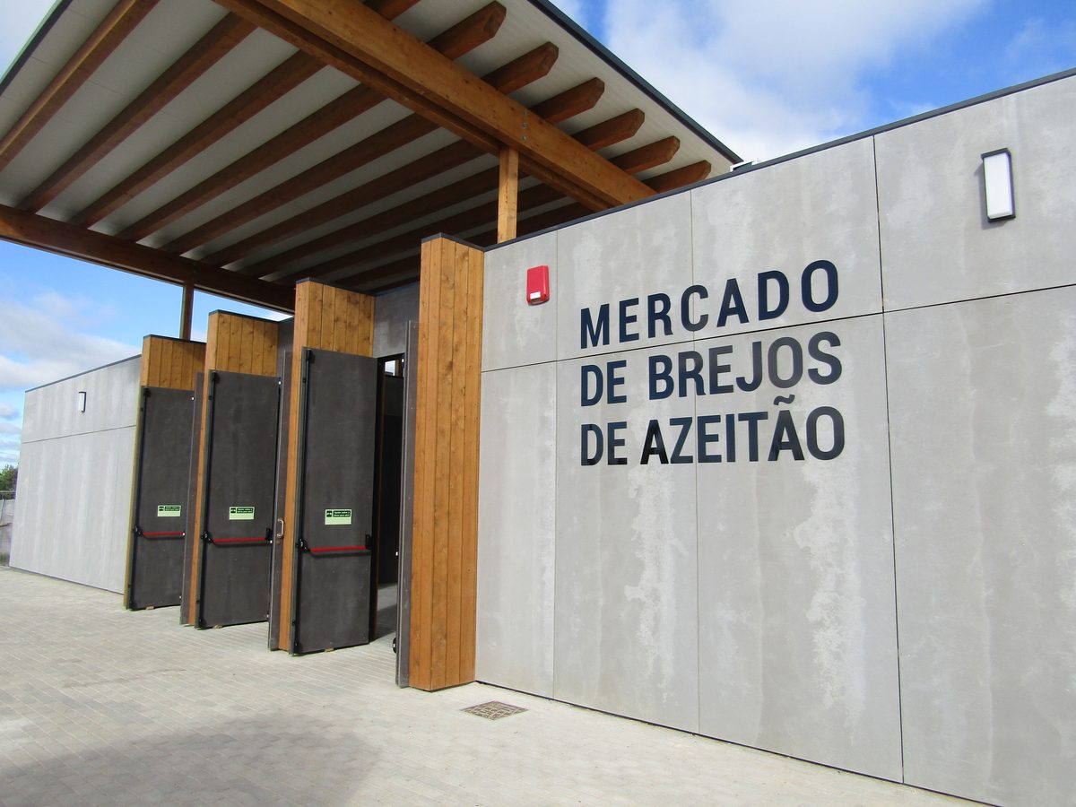 Fachada do Mercado de Brejos de Azeitão