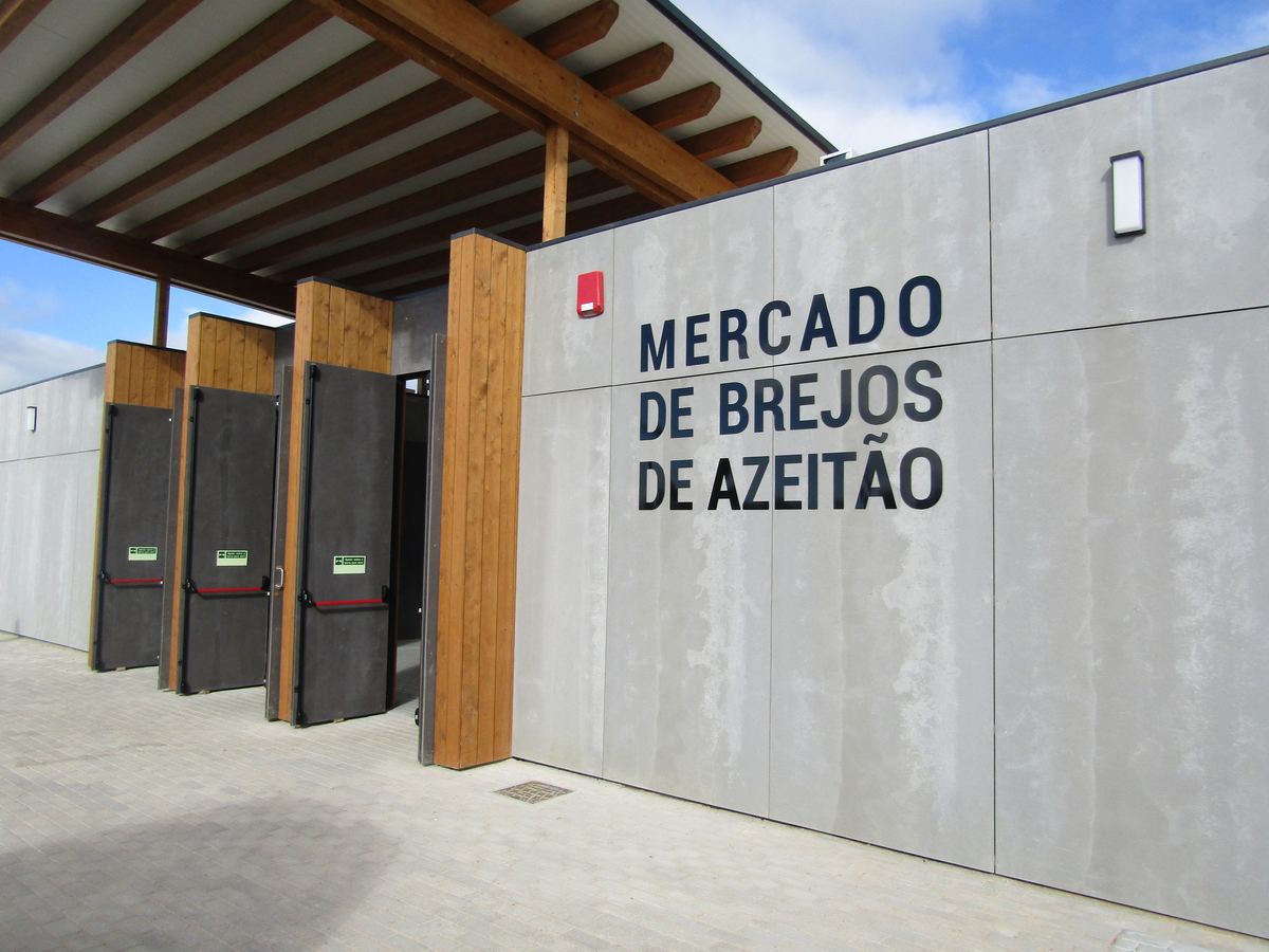 Mercado de Brejos de Azeitão — nova localização do Talho Os Plácidos