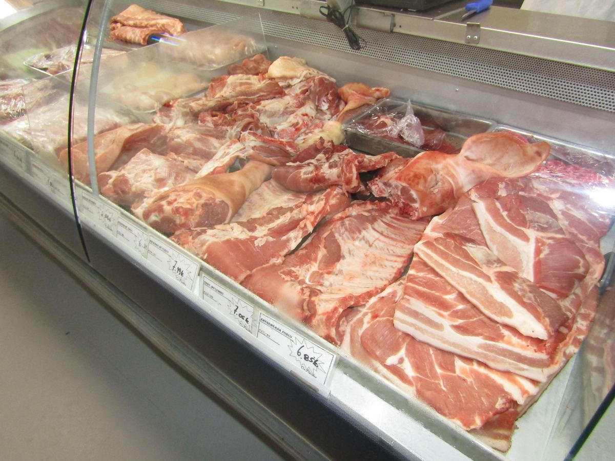 Carnes frescas — porco, vaca, vitela